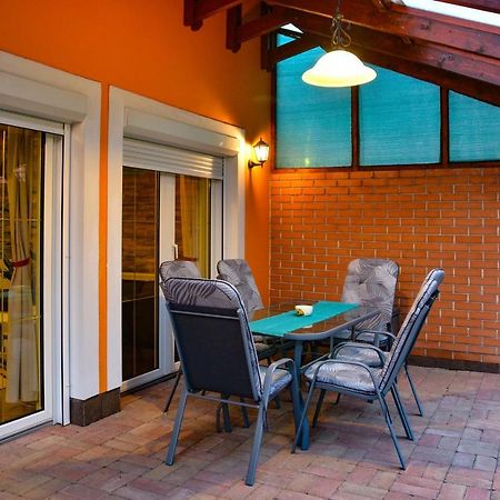 Afrodite Apartmanhaz Eger Exteriör bild
