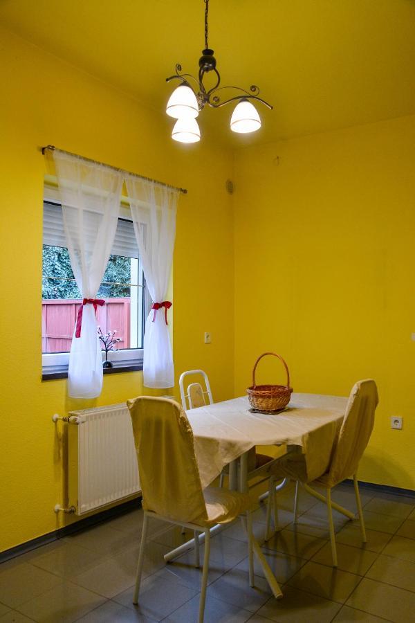 Afrodite Apartmanhaz Eger Exteriör bild