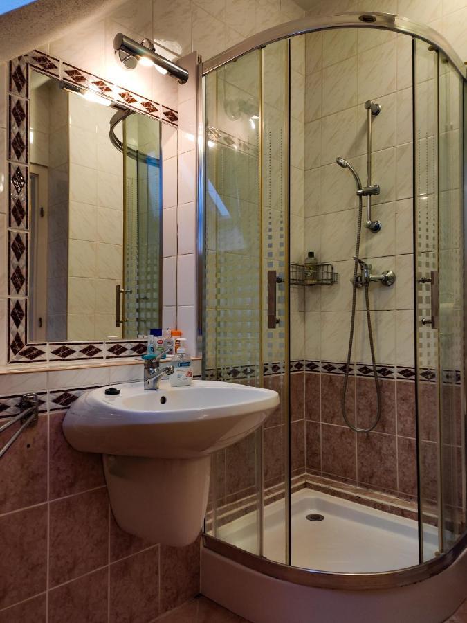 Afrodite Apartmanhaz Eger Exteriör bild