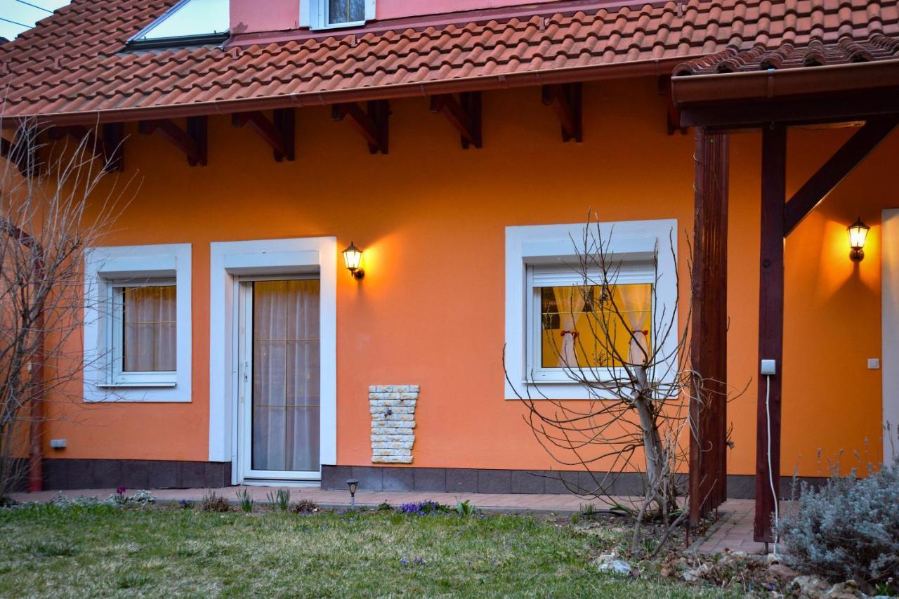 Afrodite Apartmanhaz Eger Exteriör bild