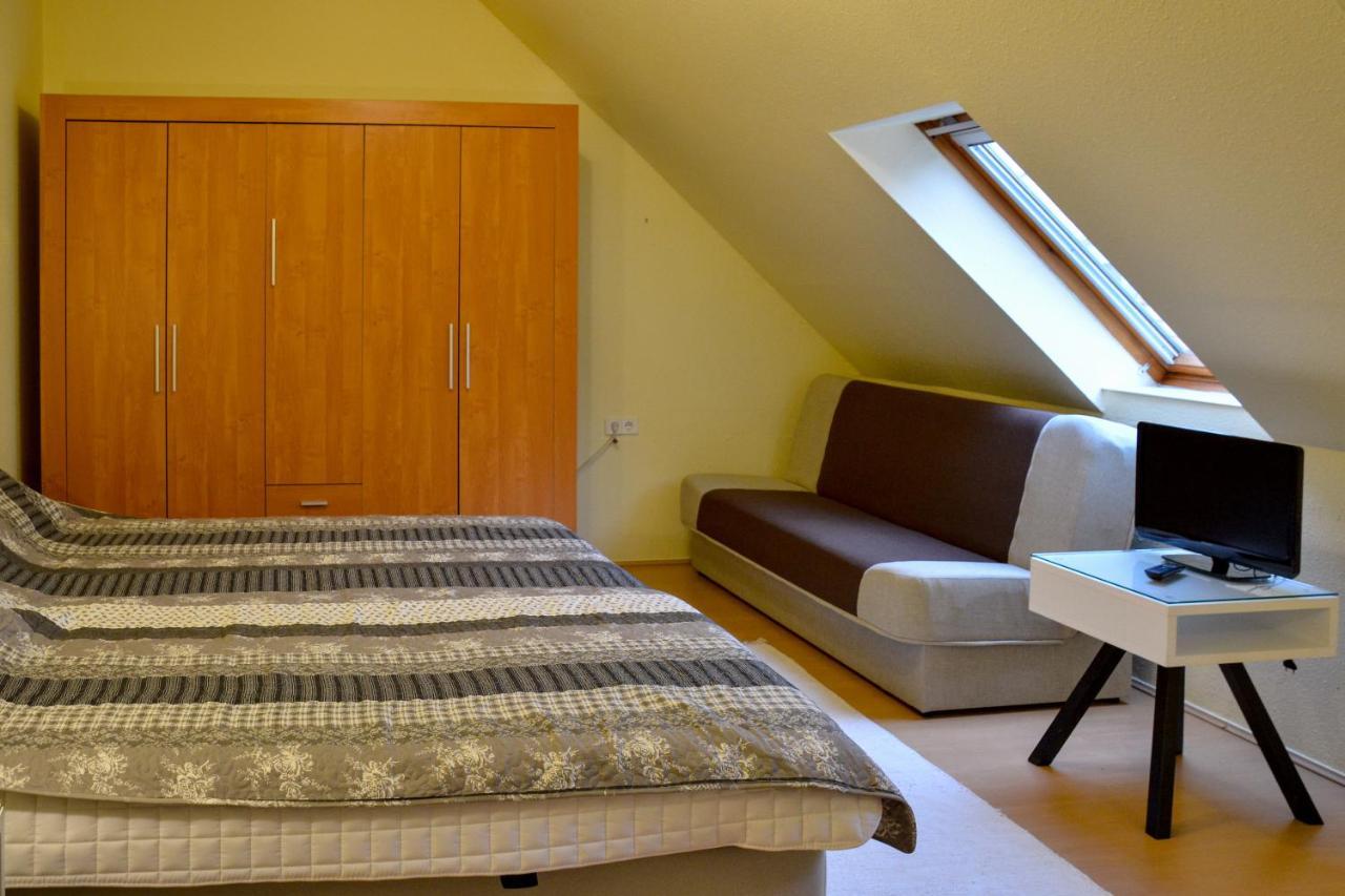 Afrodite Apartmanhaz Eger Exteriör bild